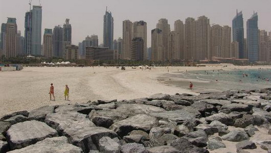 Пляж на территории курорта Habtoor Grand Beach Resort & Spa